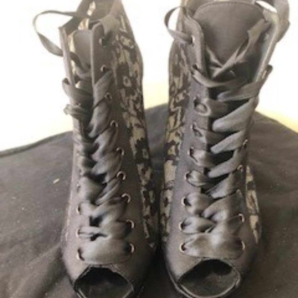 Authentic Stuart Weitzman black lace heels